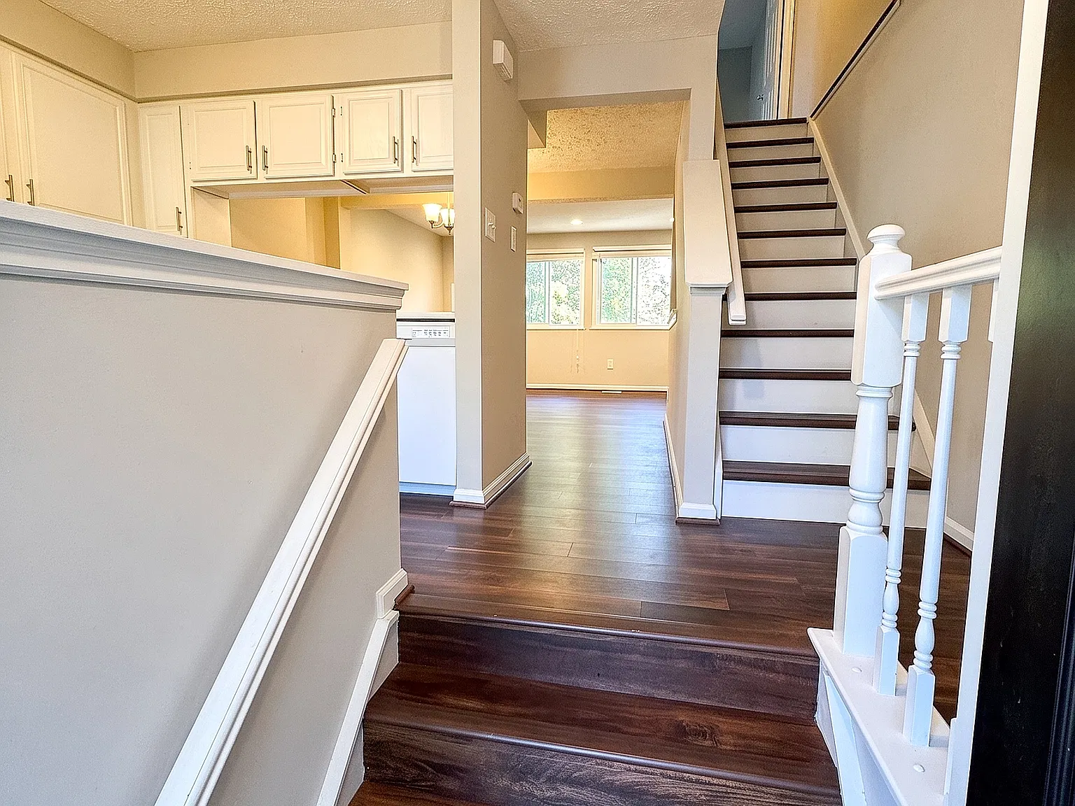 3 bed, 1325 sqft, $2,500 — Photo 2