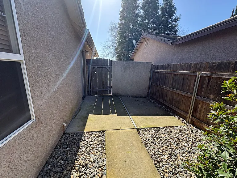 1422 E Mesa Ct — Photo 36
