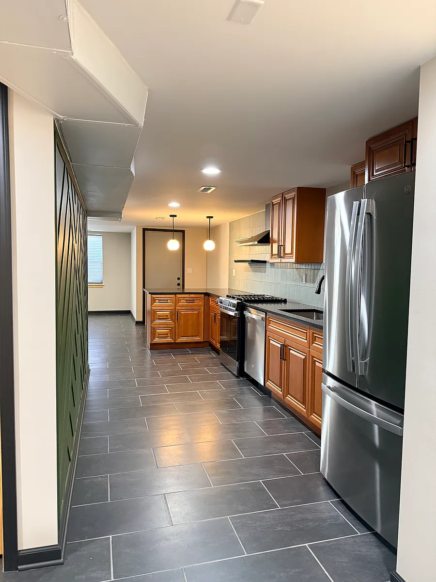 Building Photo - 2050 W Cullerton St #1