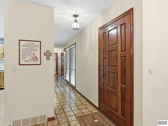 4th image of 5006 N 103rd Ave