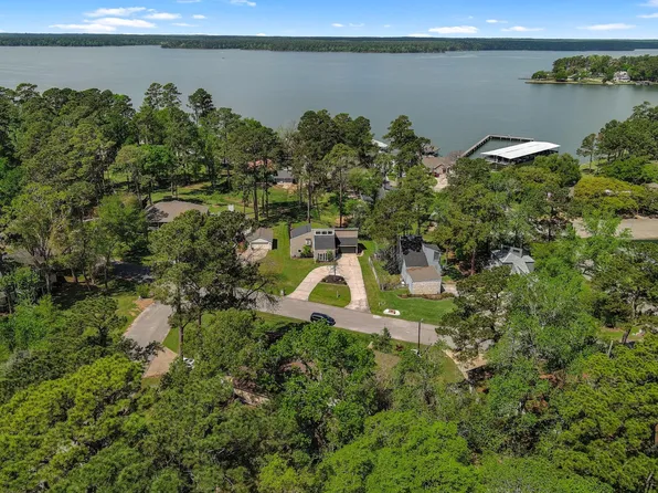 15211 Jamaica Dr, Willis, TX 77318