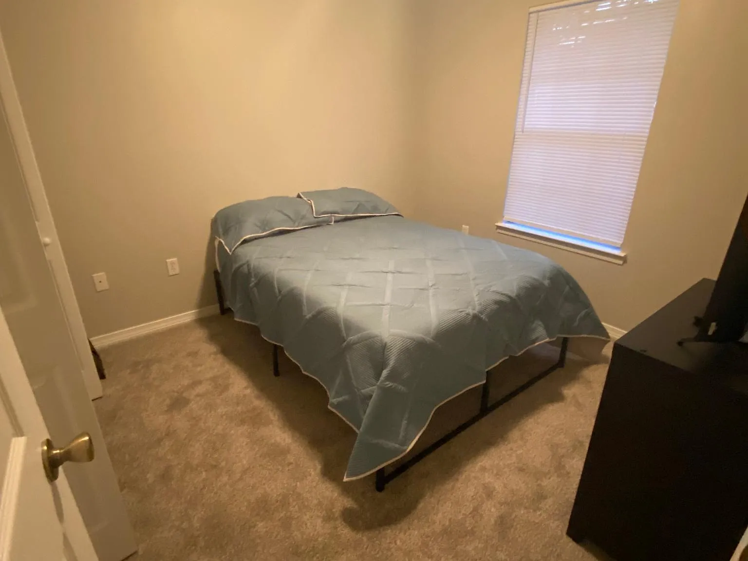 3 bed, 1140 sqft, $2,700 — Photo 2