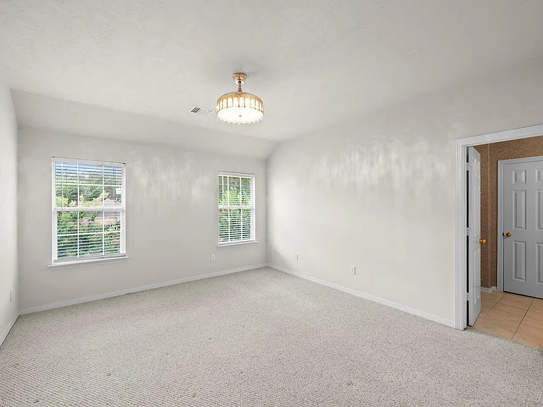 5526 Darschelle Dr — Photo 33