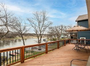 82 Beach Dr, Lake Tapawingo, MO 64015