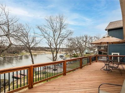 82 Beach Dr, Lake Tapawingo, MO, 64015
