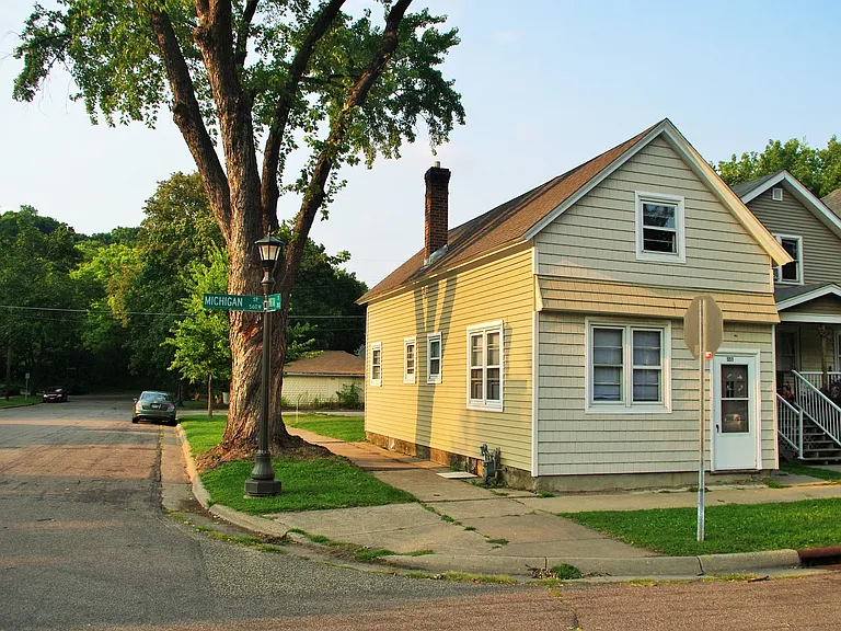 551 Michigan St — Photo 14