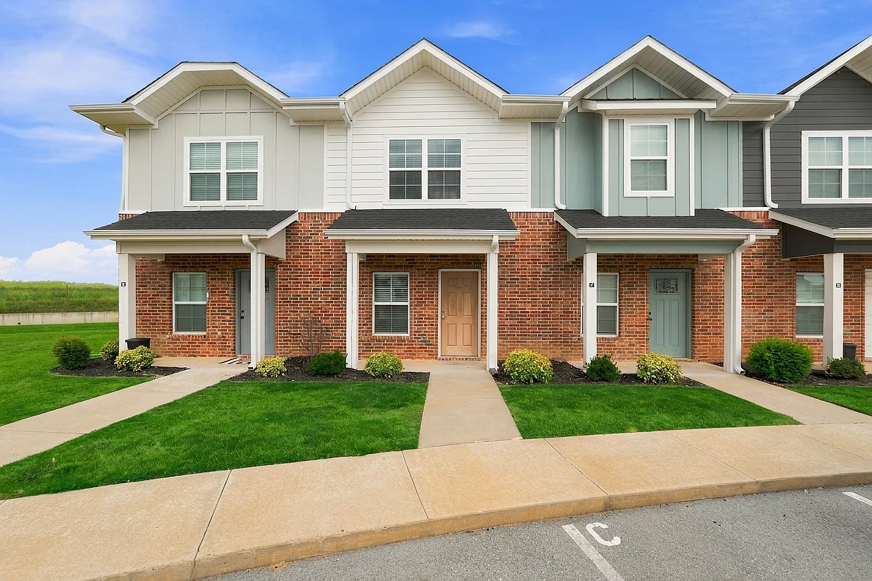 Sycamore Heights Townhome — Photo 1