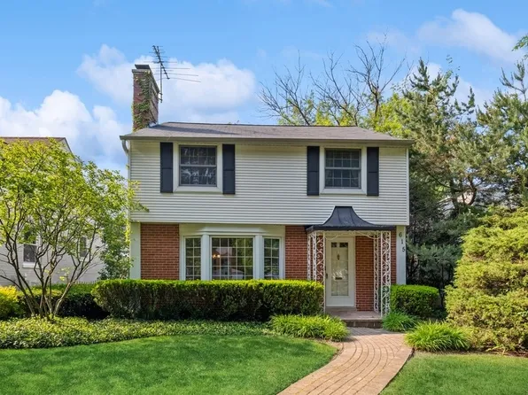 615 Roger Ave, Kenilworth, IL 60043