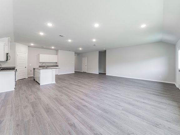 4th image of 540 Brook View Dr