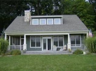 405 Maple Ln, Buchanan, MI 49107