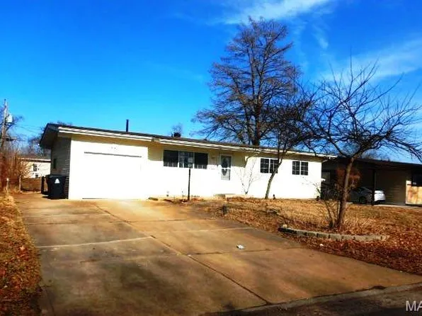 1435 Aspen Dr, Florissant, MO 63031