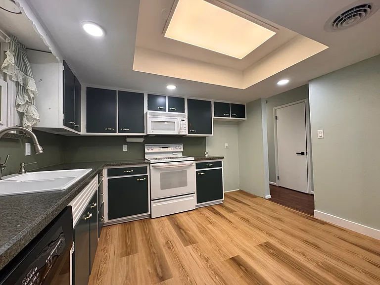 443 Bath Ave — Photo 10