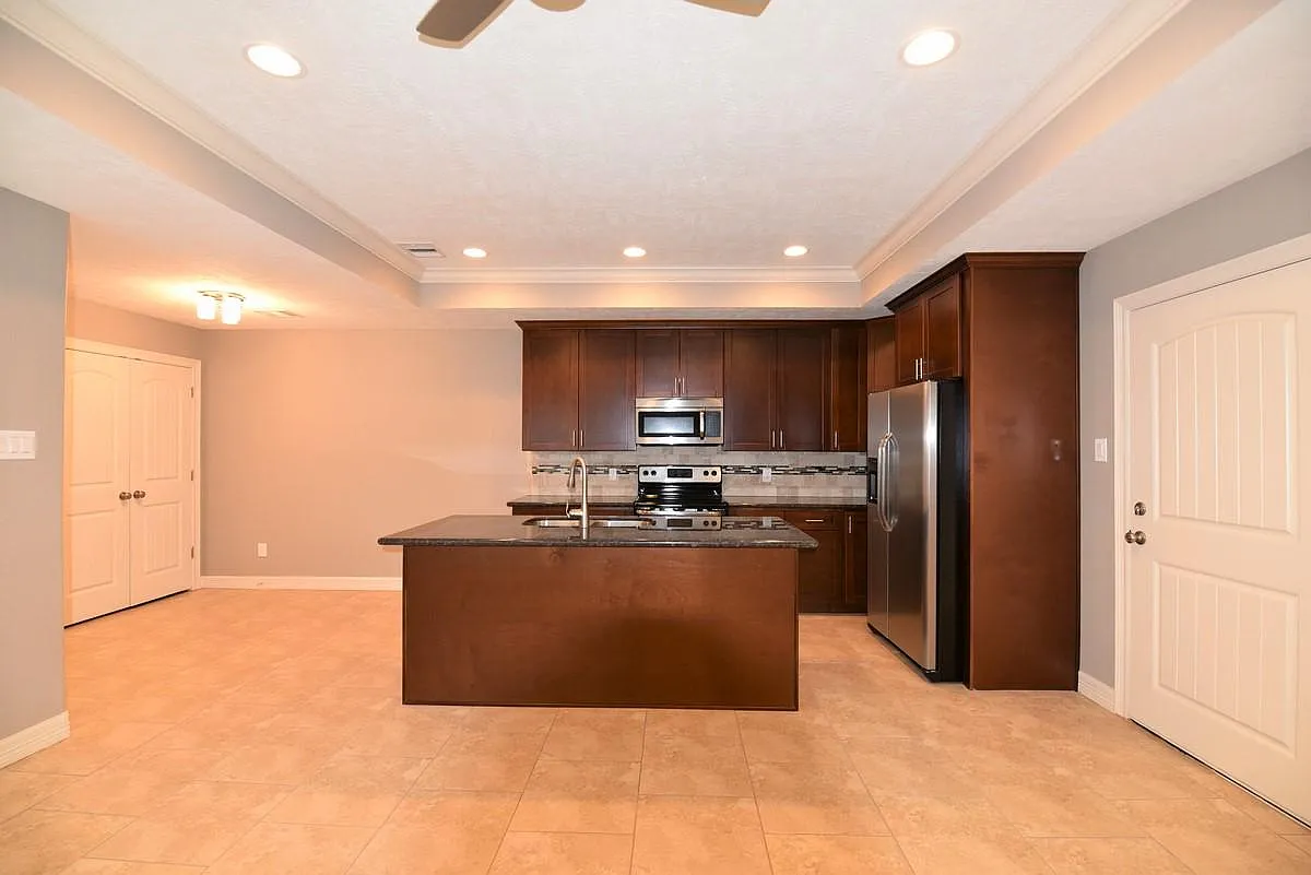 3 bed, 1130 sqft, $1,750 — Photo 4