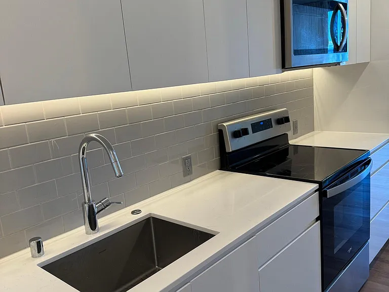 987 Queen St #3807 — Photo 2
