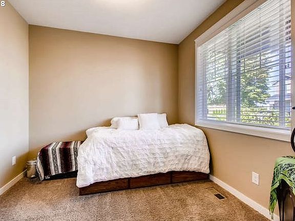 5th image of 5707 NE 62nd Cir
