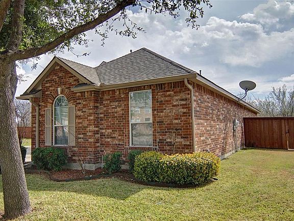 3rd image of 4709 Carlton Ct