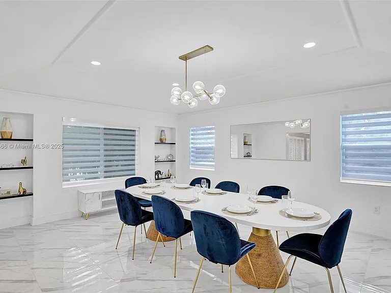 725 Harrison St — Photo 24
