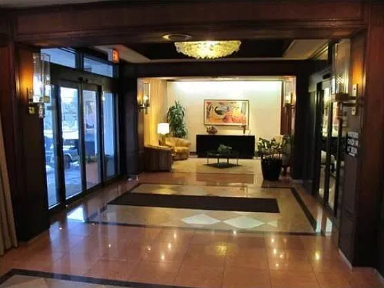 2 bed, 990 sqft, $1,750 — Photo 1