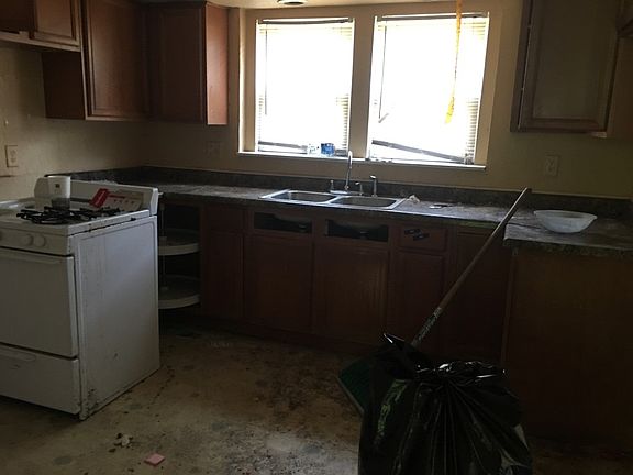 5th image of 1021 N Meade St