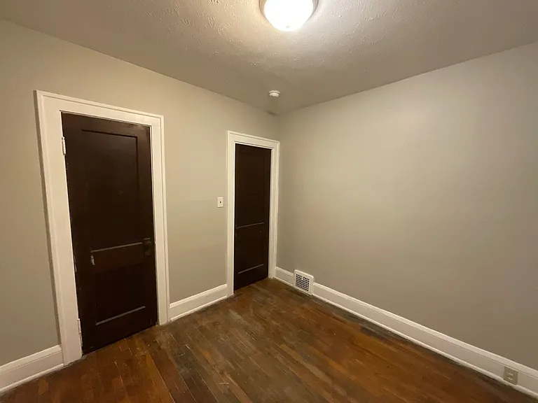 10012 Greenview Ave — Photo 11