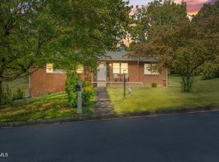 300 Peach Blossom Ct, Johnson City, TN 37604