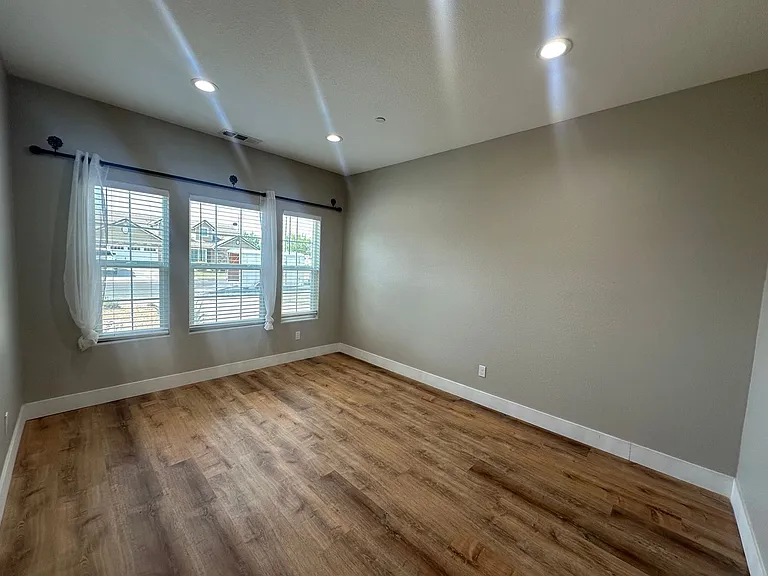 1562 National Dr — Photo 17