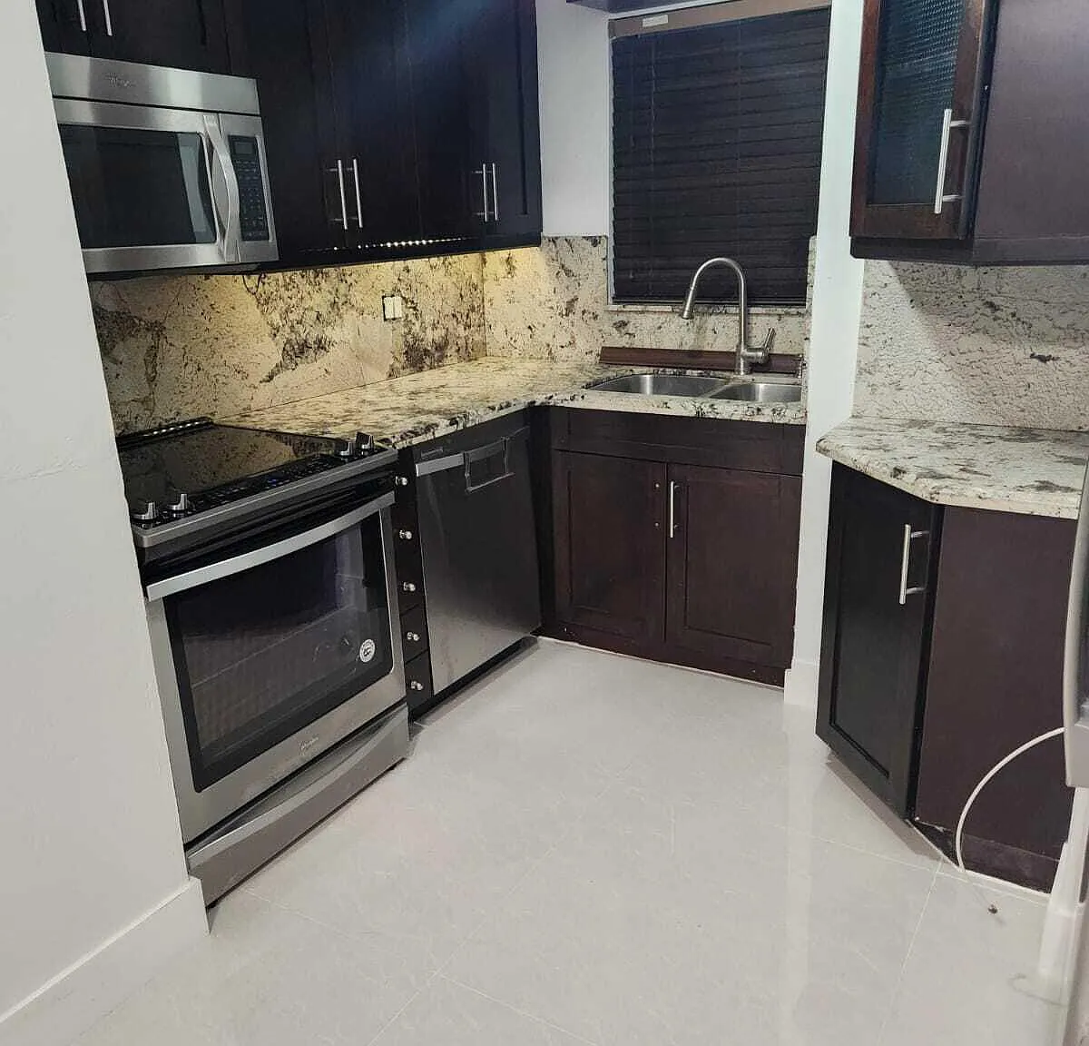 2 bed, 1.5 bath, 900 sqft, $2,400 — Photo 4