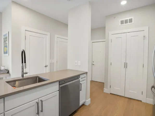 56 Old Field Point Rd #5, Greenwich, CT 06830