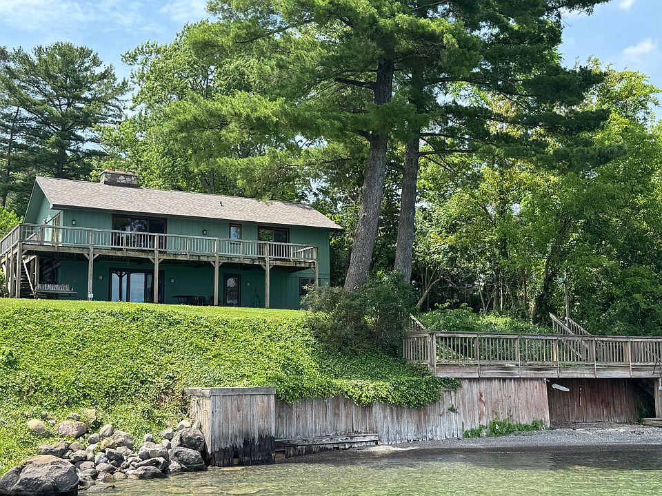 Comfortable access to private dock and beach