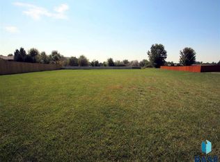 805 S Perry Ln, Harrisburg, SD 57032