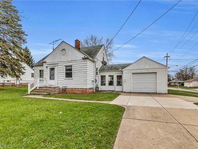 14608 Rockside Rd, Maple Heights, OH, 44137