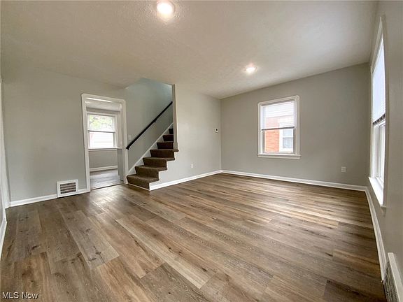 4th image of 444 E 327th St