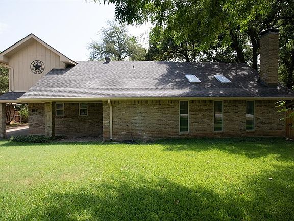 2nd image of 106 Bluebonnet Dr