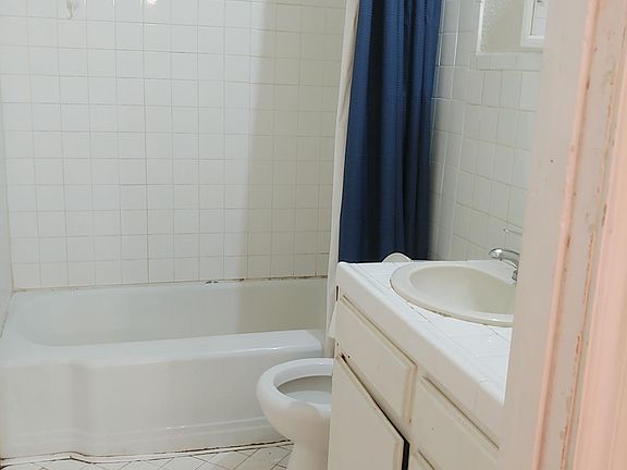 5th image of 928 1/2 S Flood Ave