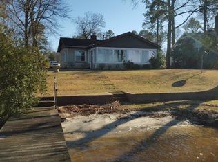 3044 N Riverside Dr, Lanexa, VA 23089