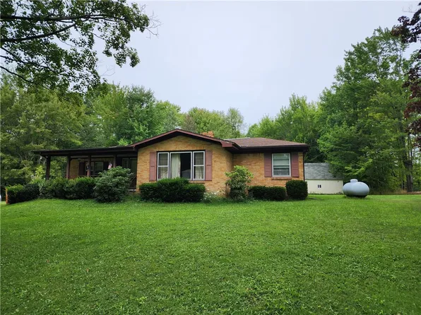 9678 Peach St, Girard, PA 16417