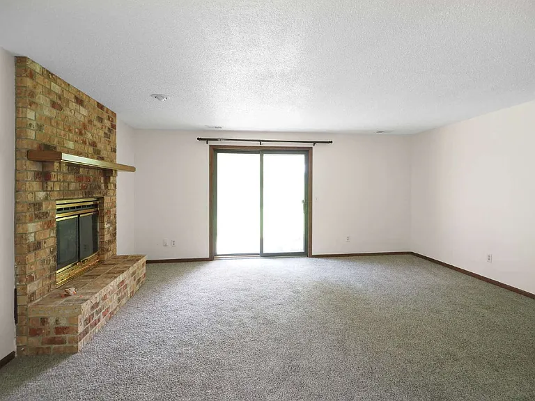 936 Sherwood Rd — Photo 10