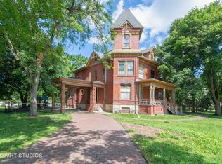 307 N Main St, Sycamore, IL 60178