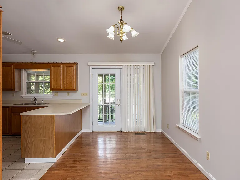 4092 University Dr — Photo 8