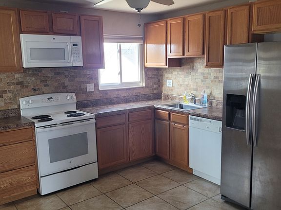 Kitchen (13 x 12)