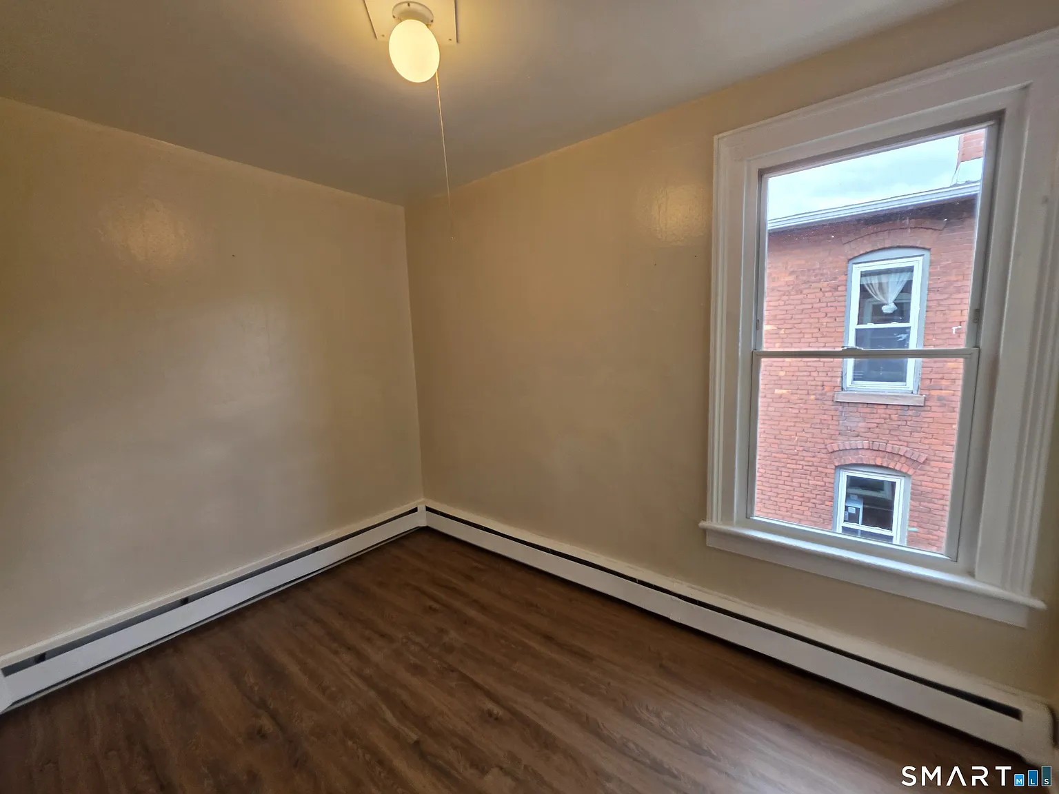 3 bed, 1.0 bath, 3588 sqft, $1,800 — Photo 4