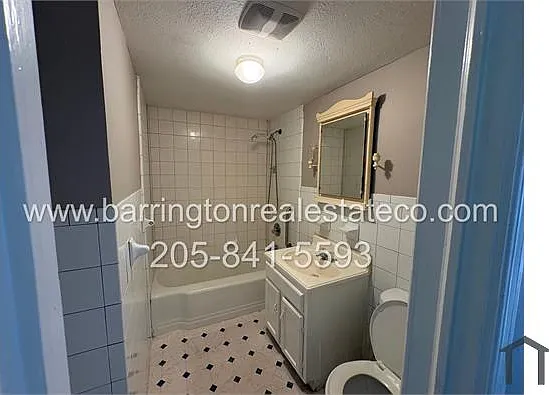 1109 Oakwood St — Photo 4
