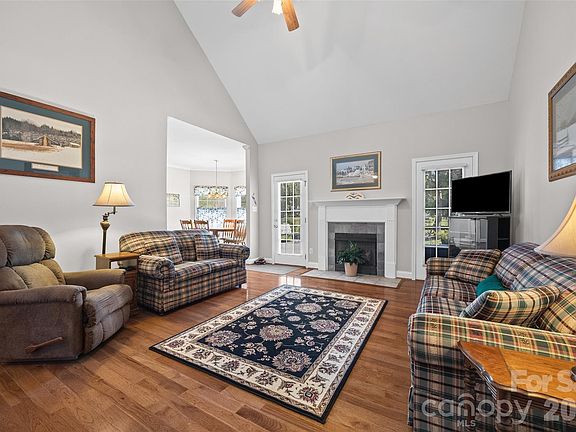 4th image of 4913 Carillon Ct
