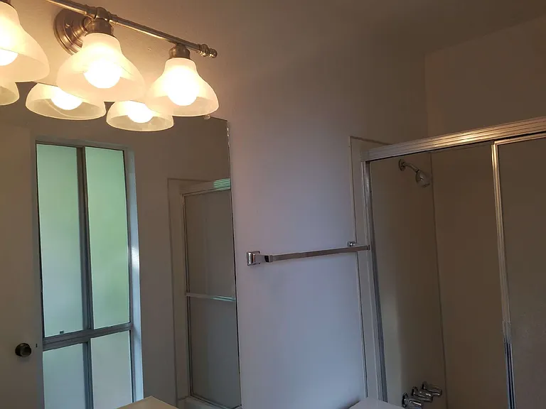 1078 Franklin Ave — Photo 17