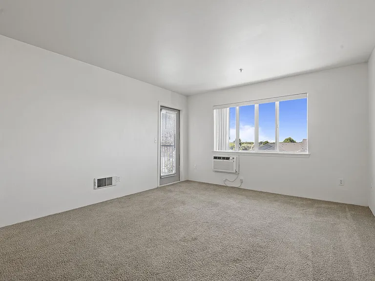 Heron Creek Apartments — Photo 14