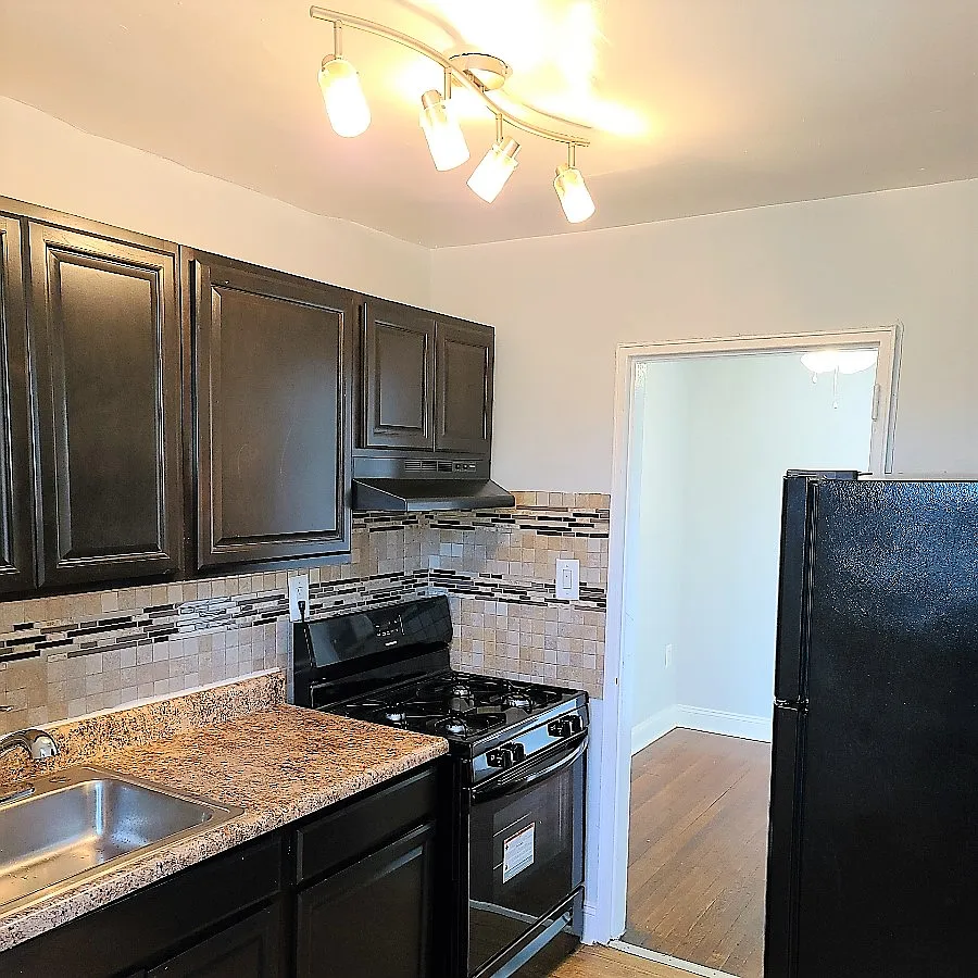 Spacious 2br, Rent Special!! — Photo 1