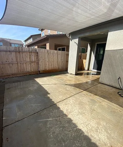 884 Fir St W — Photo 23