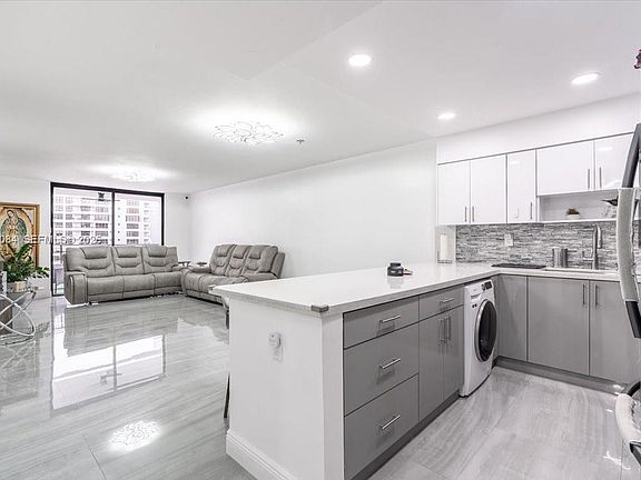 4th image of 600 Three Islands Blvd APT 1413