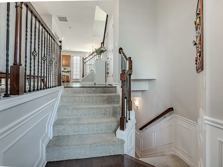 6180 N Pointe Dr — Photo 28