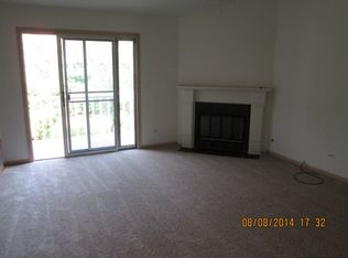 320 Frontage Rd APT 2A, Willowbrook, IL 60527